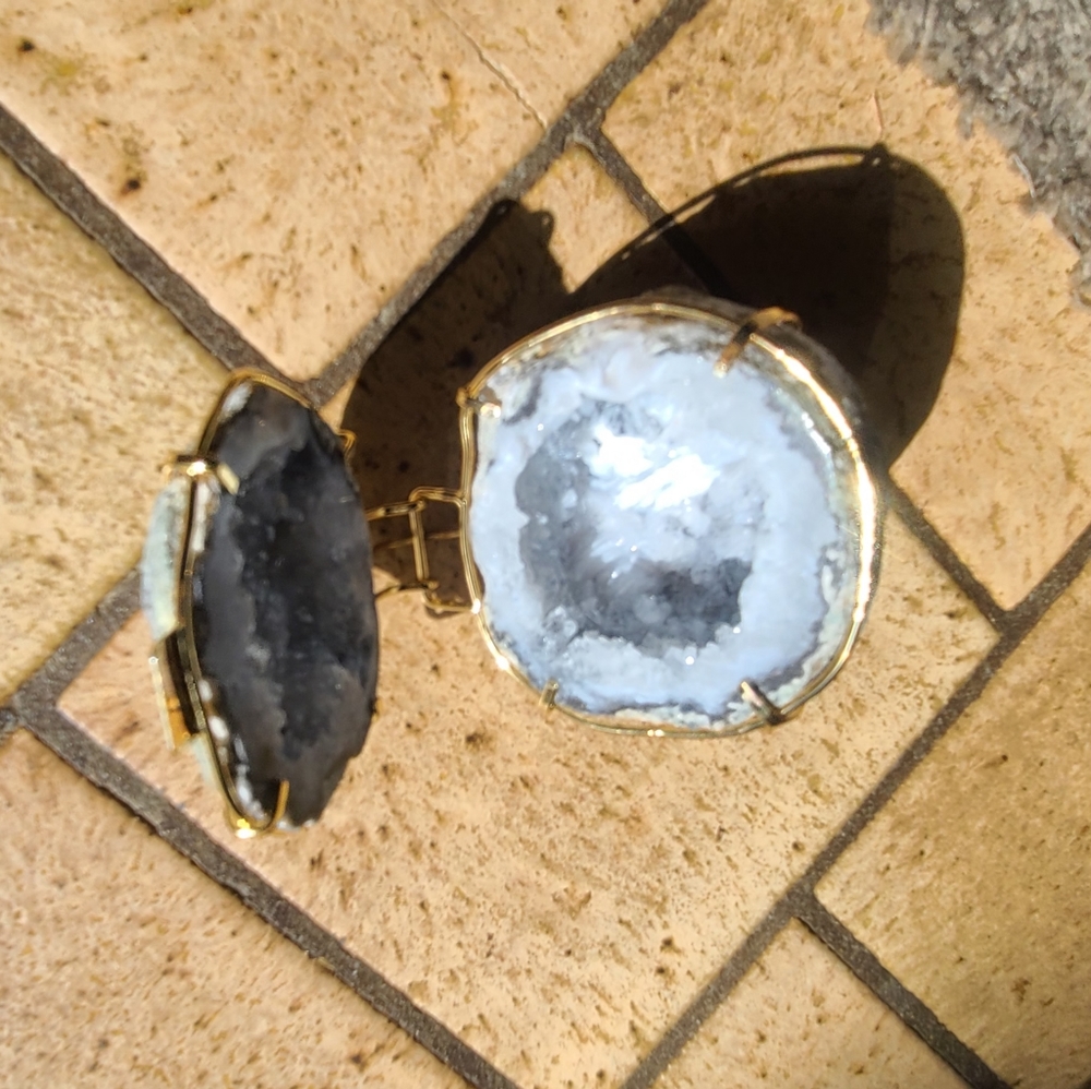 LAST ONE!! Baby blue Crystal Geode trinket box 7" diameter Brass findings - Picture 2 of 6